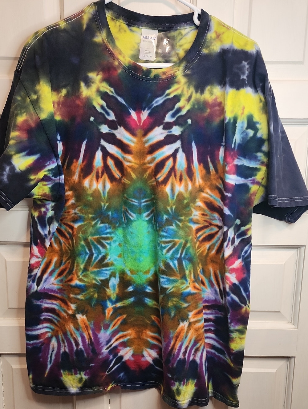GILDAN Tie-Dye Short Sleeve Mens Tee Black Yellow Red Green Rust
